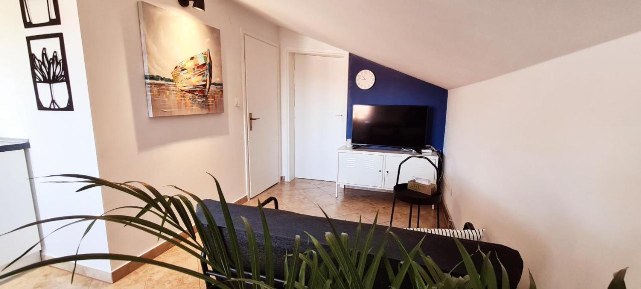 Studio Dora Malinska Luaran gambar